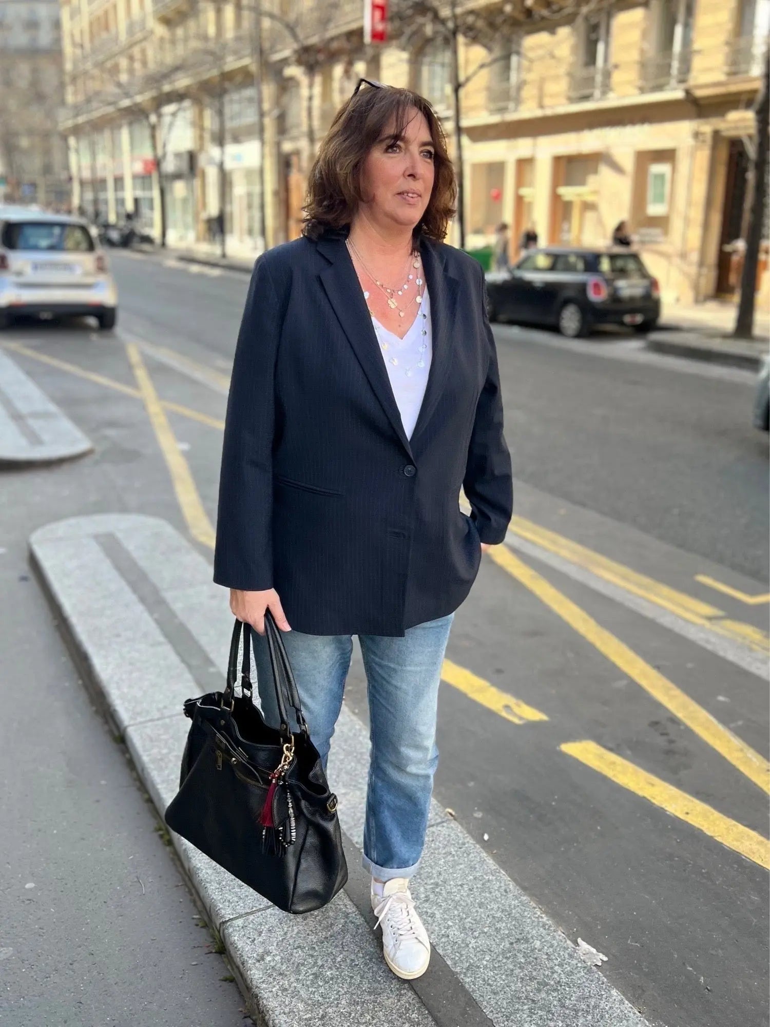 Blazer grande taille femme à rayures. porté fermé - Les Militantes