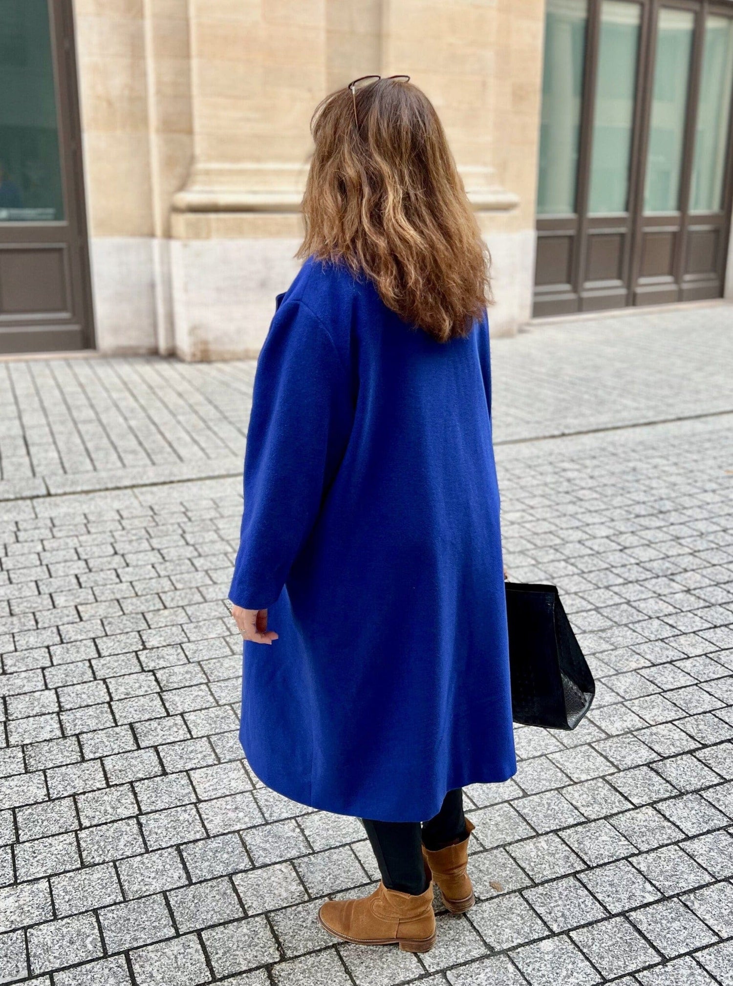 Manteau bleu grande taille pour femme dos