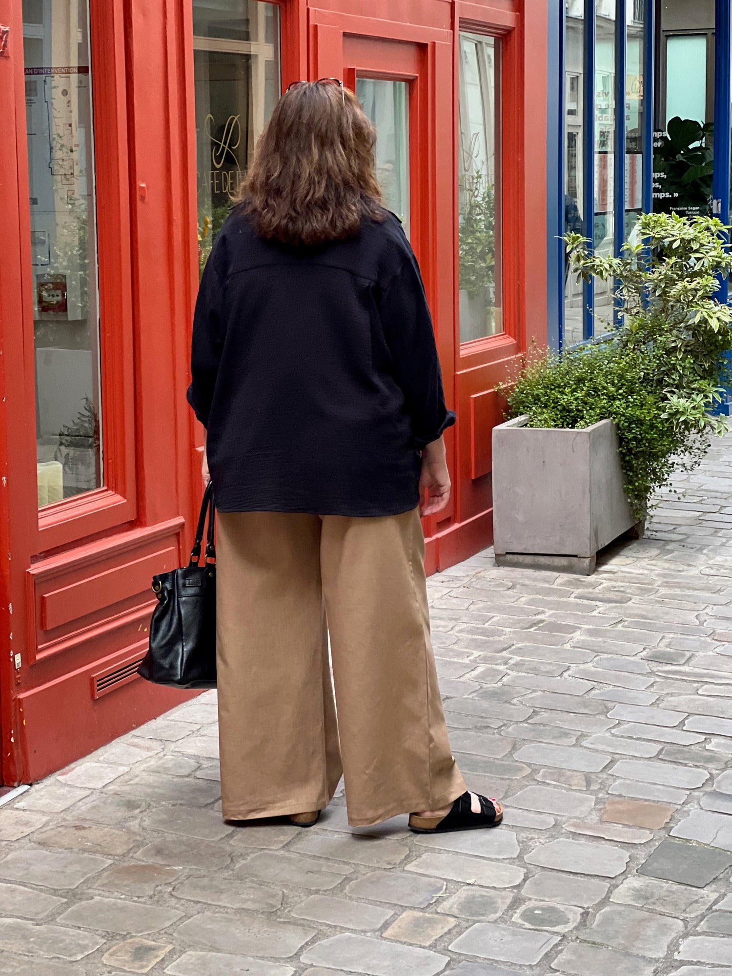 pantalon femme grande taille en lin CAMEL dos Les Militantes