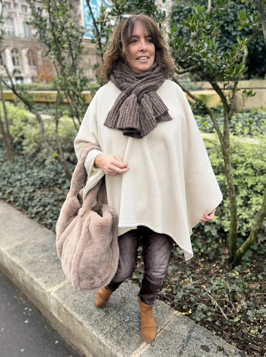 Poncho Alban Les Militantes