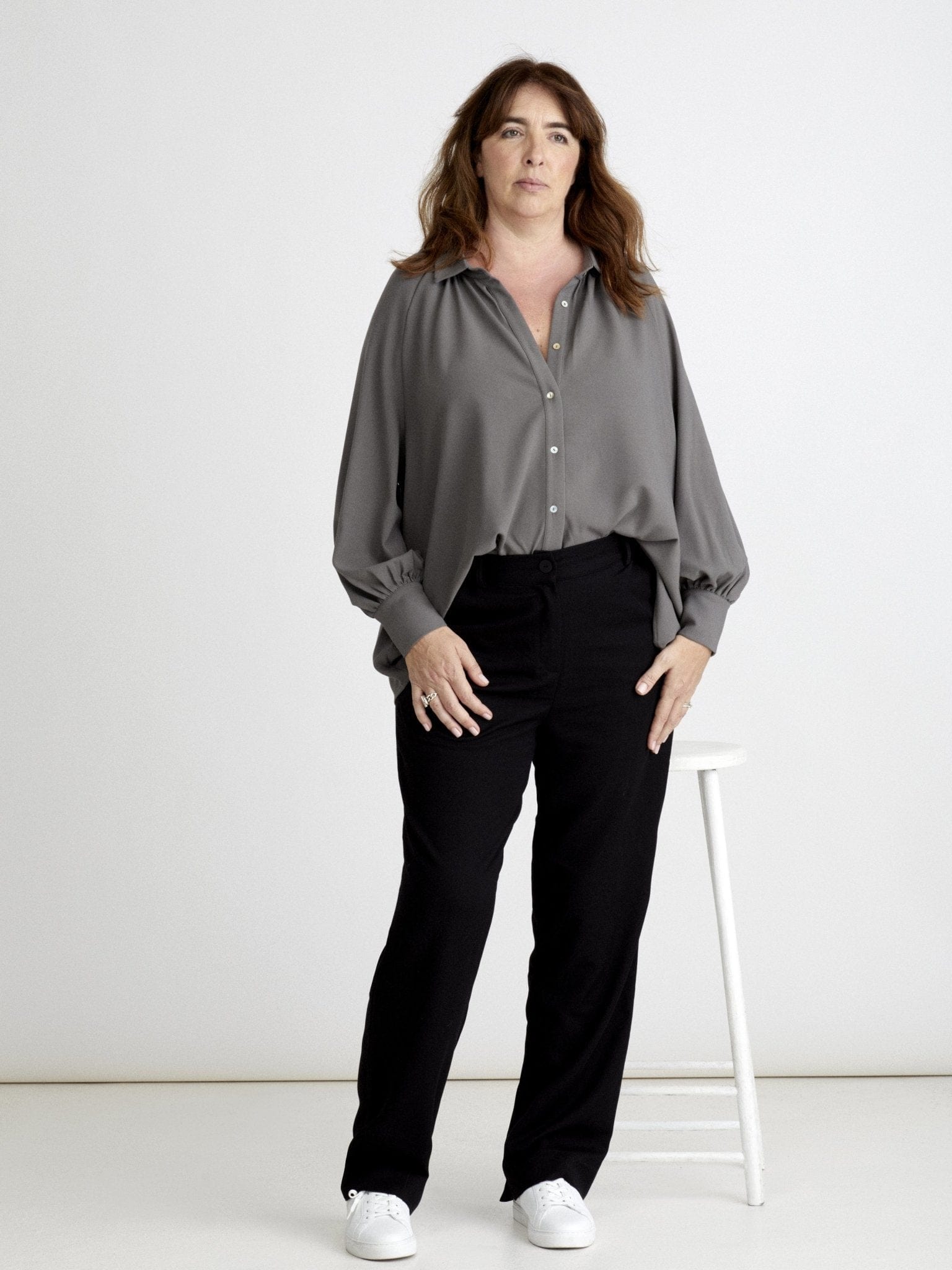 Vêtements grande taille. Du style dans la chemise Mona kaki tendance et de qualité made in France