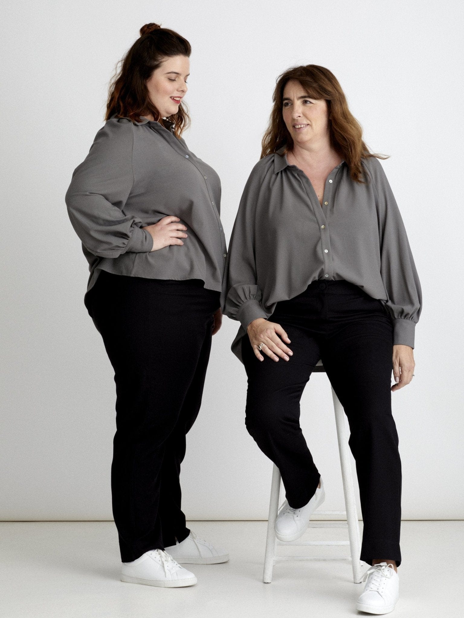 Vêtements grande taille. Du style dans la chemise Mona kaki tendance et de qualité made in France